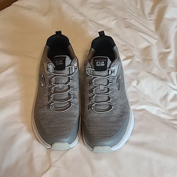 Skechers Men’s Size 13 D’Lux Walker Gray Shoes - Picture 1 of 9